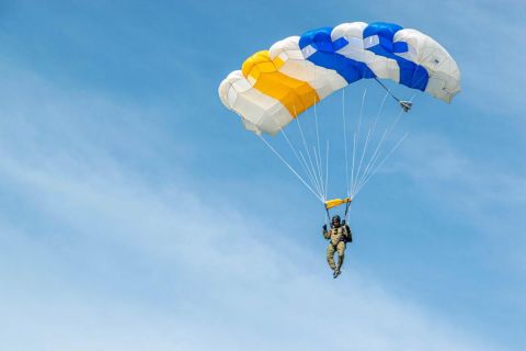 Lezuhant, meghalt egy ejtőernyős a Székesfehérvár-Börgönd repülőtéren