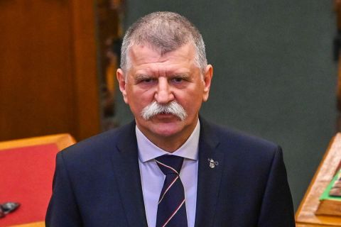 Kövér László, az Országgyűlés titkos szavazással megválasztott elnöke esküt tesz a parlament alakuló ülésén 2022. május 2-án.