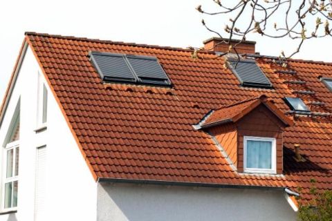 Hogyan lehet árnyékolni a tetőtéri ablakot?