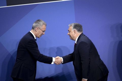 Orbán Viktor miniszterelnök (j) és Jens Stoltenberg NATO-főtitkár a NATO állam- és kormányfői kétnapos madridi csúcstalálkozójának első napján, 2022. június 29-én.