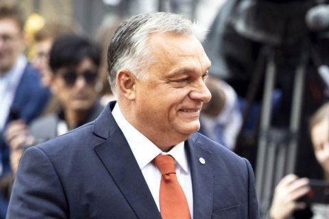 Orbán Viktor érkezik az Európai Unió állam- és kormányfőinek informális találkozójára Prágában 2022. október 7-én.