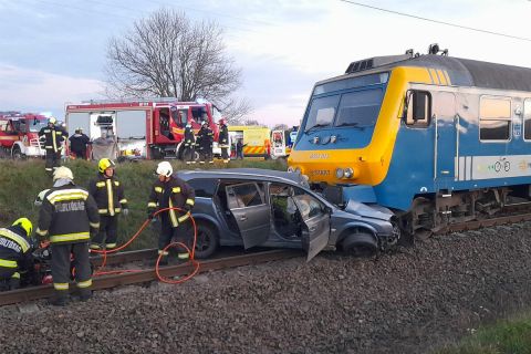 Vonattal ütközött egy autó Sásdon 2022. november 17-én.