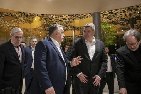 Orbán Viktor miniszterelnök (j3) fogadja Zoran Milanovic horvát köztársasági elnököt (j2) a városligeti Magyar Zene Házban 2023. január 20-án.