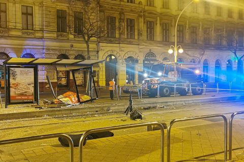 A hajnali baleset helyszíne a budapesti Harminckettesek terén.