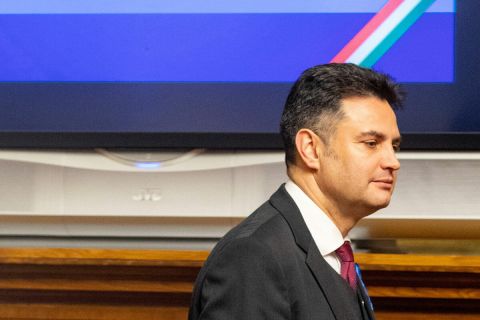 Márki-Zay Péter, a Mindenki Magyarországa Mozgalom elnöke, a város polgármestere évértékelő beszéde előtt a hódmezővásárhelyi városházán 2023. február 8-án.