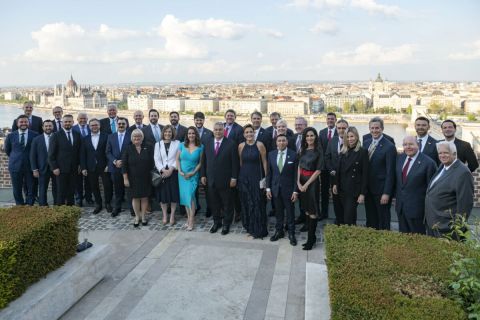 Orbán Viktor miniszterelnök (első sor, k) fogadást ad a CPAC Hungary 2023 konferencia kiemelt amerikai vendégeinek a Karmelita kolostorban 2023. május 4-én.