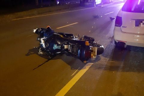 Meghalt egy szegélykőnek ütköző motoros Szegeden