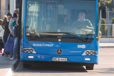Egymillió forintot fizet a BKV minden új buszsofőrért