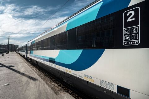 Autóval ütközött a Göcsej InterCity, késnek a vonatok Zalaegerszeg és a Déli pályaudvar között