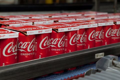 „Megmarta a nyelőcsövüket”: hat ember kórházba kerül, miután ivott a Coca-Cola termékeiből Horvátországban