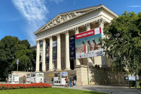 Szerencsétlen bohóc: Dúró Dóra akkora reklámot csinált a Nemzeti Múzeumnak, hogy a főigazgató külön megköszönte neki