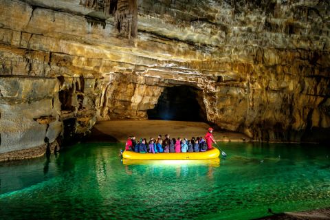 A délnyugat-szlovéniai Krizna-barlang, a világ eddig feltárt leghosszabb tavas barlangja.