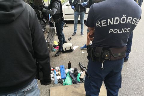 Öt budapesti férfit vádolnak jelentős mennyiségű kábítószer kereskedelmével