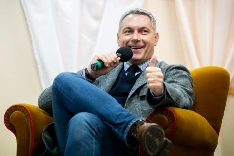 Lázár János, miközben a Fidesz éppen Novákot siratta: „Itt a farsang, áll a bál”