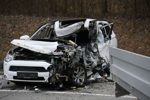 Ütközésben roncsolódott autó az M31-es autópálya M0-s felé vezető oldalán 2024. március 12-én. A Gödöllő közelében történt balesetben először egy személyautó és egy teherautó ütközött össze és egy ember könnyebben megsérült. Ezután a teherautónak nekihajtott egy másik személygépkocsi; ennek sofőrje, egy gödöllői férfi életét vesztette.