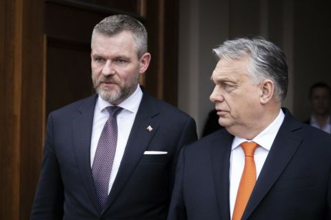 Orbán Viktor miniszterelnök (j) fogadja Peter Pellegrinit, a szlovák parlament, a nemzeti tanács elnökét a Karmelita kolostorban 2024. március 11-én.