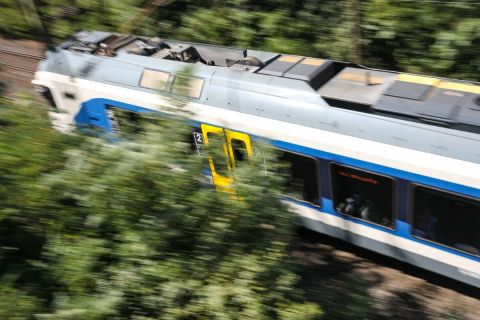 Újabb káosz: leszakadt felsővezeték miatt késnek a vonatok a Budapest-Székesfehérvár vonalon
