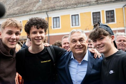 Orbán Viktor háborúval riogatott Szentendrén és Pomázon