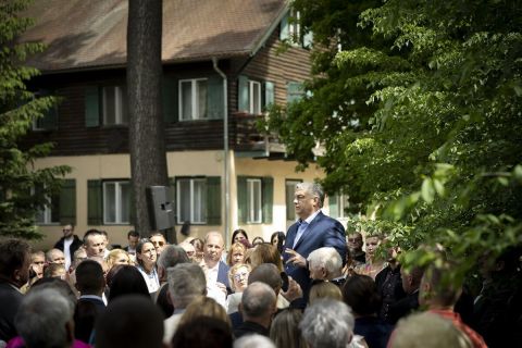 Orbán Viktor kormányfő, a Fidesz elnöke beszédet mond vidéki kampánykörútjának nyíregyházi állomásán 2024. május 2-án.