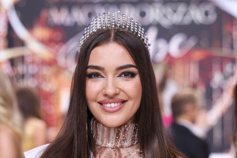 A győztes 23 éves kiskőrösi Katzenbach Andrea a Magyarország Szépe - Miss World Hungary szépségverseny döntőjében a Médiaszolgáltatás-támogató és Vagyonkezelő Alap (MTVA) óbudai gyártóbázisán 2024. június 23-án.