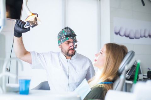 A fog implantátumok beültetése is lehet fájdalommentes