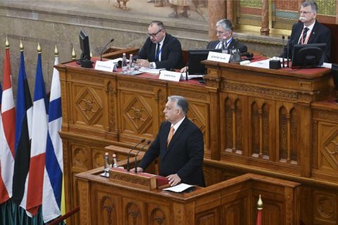 orban-parlament (1)