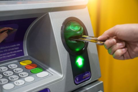 bank; ATM; készpénzfelvétel