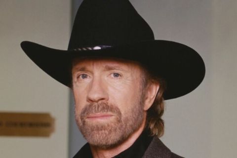 chuck-norris-meghalt
