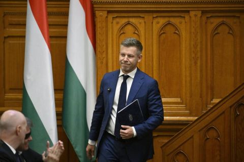 magyar-peter-parlament