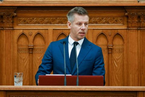 magyar-peter-parlament (1)