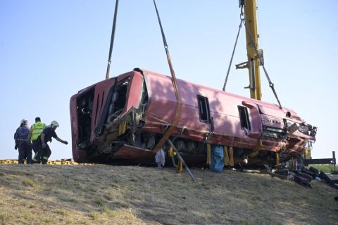 Súlyos buszbaleset az M3-ason, tizenketten meghaltak