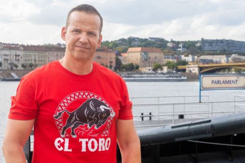 „Ennyit az urambátyámrendszer lebontásáról” – a Mi Hazánk is feljelentést tesz az ünnep kapcsán