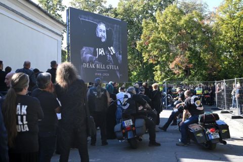 Végső búcsút vettek Deák Bill Gyula énekestől