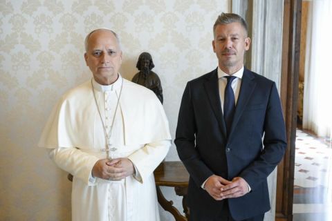 Magyar Péter pápai áldást kért Magyarországra; nyílt és baráti volt a XIV. Leóval folytatott beszélgetés