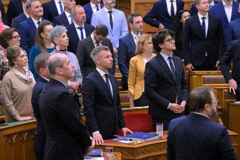 Felfüggesztette Magyar Péter mentelmi jogát a parlament