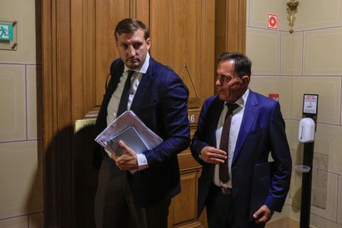 Mehetnek a bíróságra, felfüggesztették három fideszes tróger mentelmi jogát