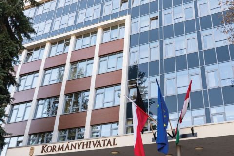 Lezuhant a kormányhivatal épületéről, meghalt egy munkás Szegeden