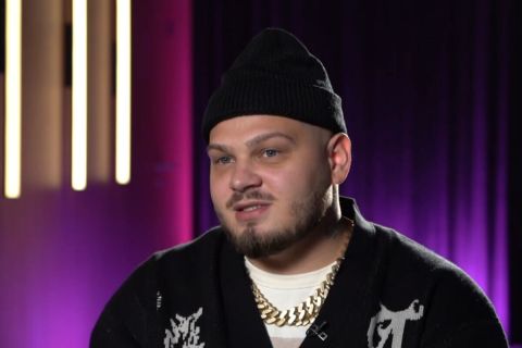 Mocskosszájú, szexista suttyórapper Youtube-megtekintéseiről tudósít az MTI