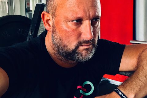 „Én k*rvára nem erre szavaztam b*zdmeg” – Alekosz keményen nekiment a Tiszának