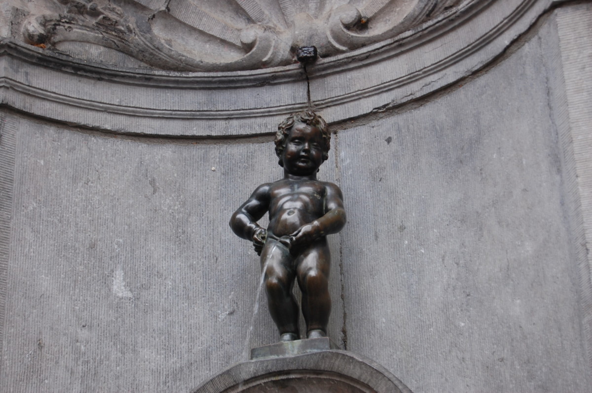 Nem pisil több ivóvizet a híres brüsszeli Manneken Pis-szobor
