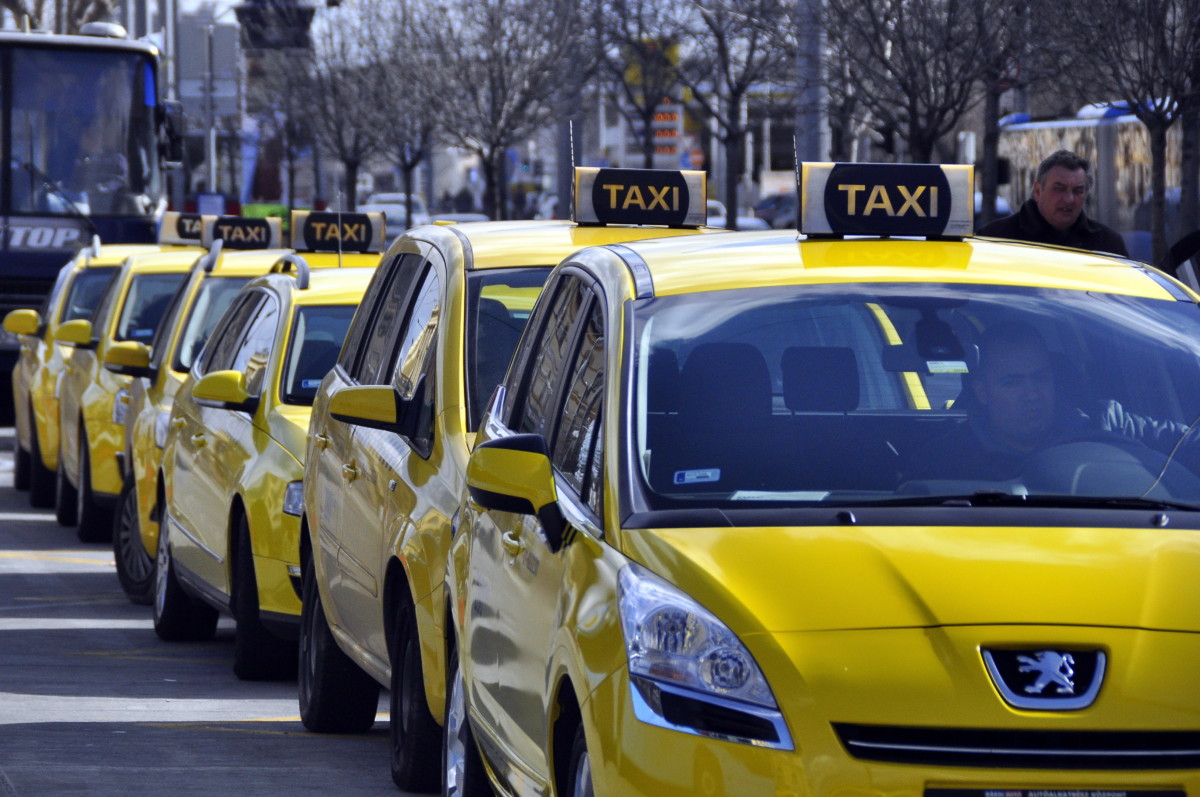Nagyon megdrágulhat májustól a budapesti taxizás