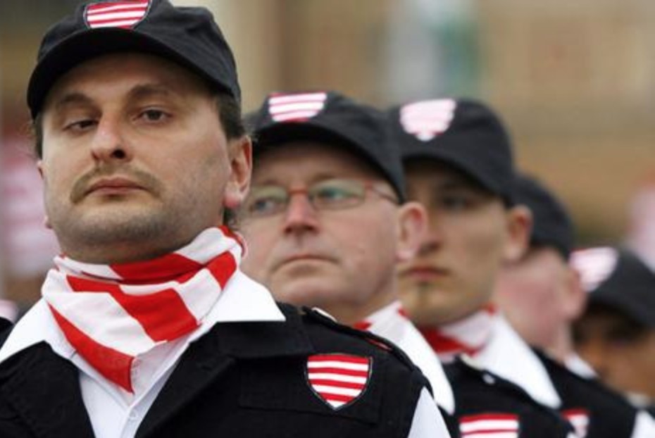 Maszkabálozók a Jobbik Magyarországért Mozgalomhoz kapcsolódó Magyar Gárda egyik rendezvényén.