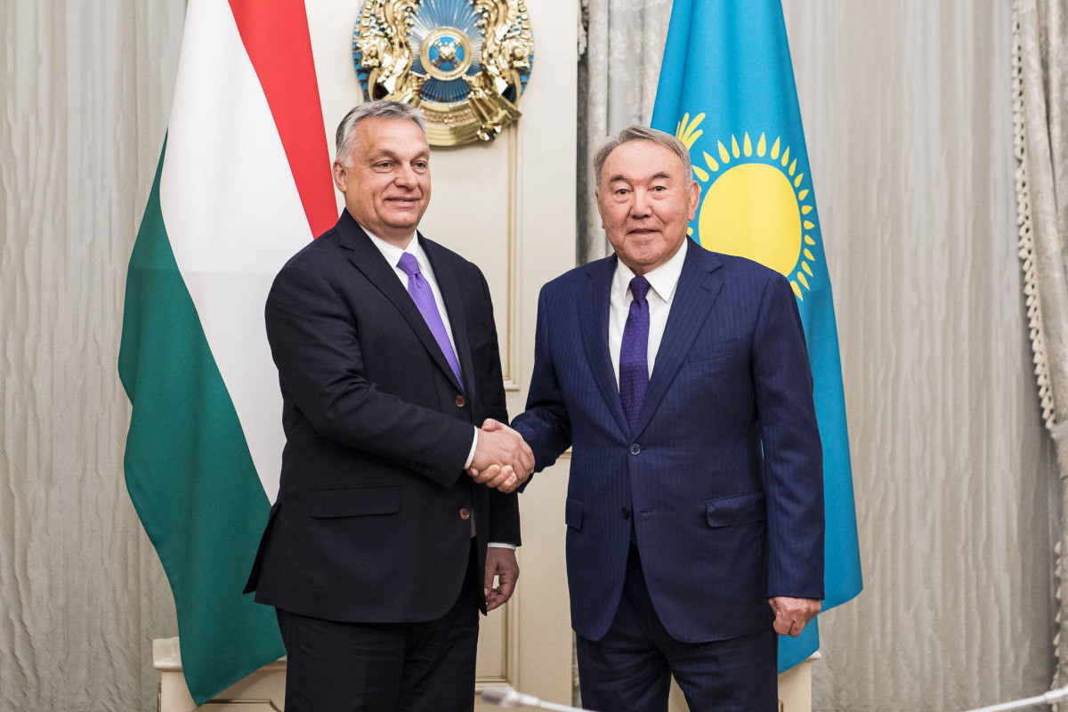 Orbán Viktor miniszterelnök (b) és Nurszultan Nazarbajev kazah államfő találkozója Nurszultanban 2019. április 24-én.