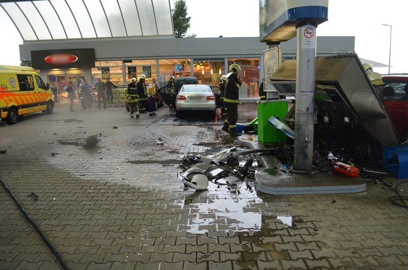 Kútoszlopnak ütközött egy autó az M7-esen Martonvásárnál.