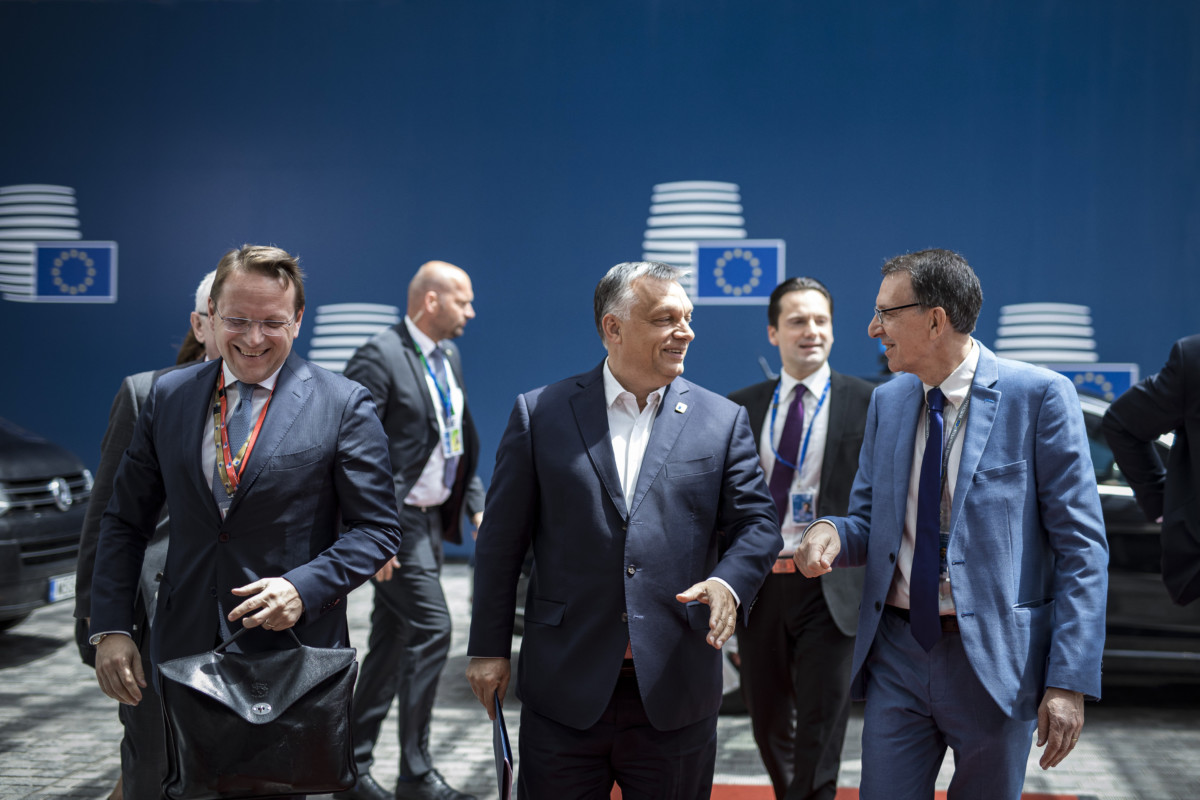 Orbán Viktor miniszterelnök (k) megérkezik a brüsszeli EU-csúcsra 2019. június 20-án.