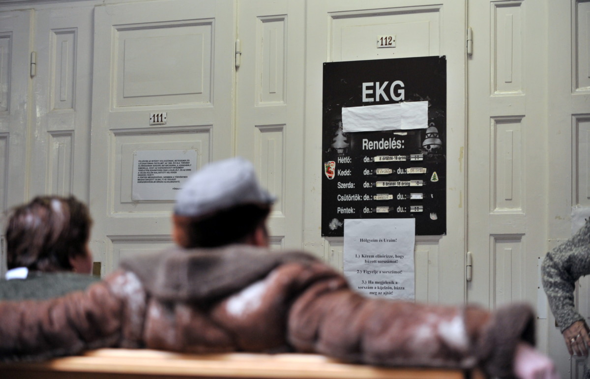 Visszaengedik a betegellátásba a 65 év feletti orvosokat