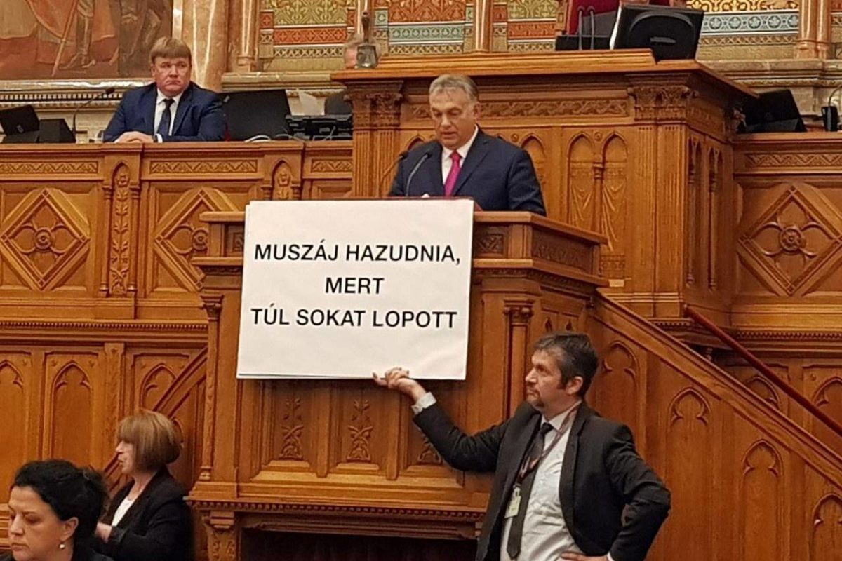 Hadházy Ákos, Orbán Viktor