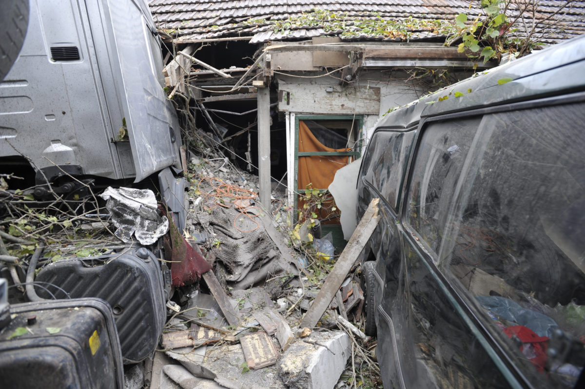 Családi ház oldalába csapódott kamion Dabason 2019. október 29-én.