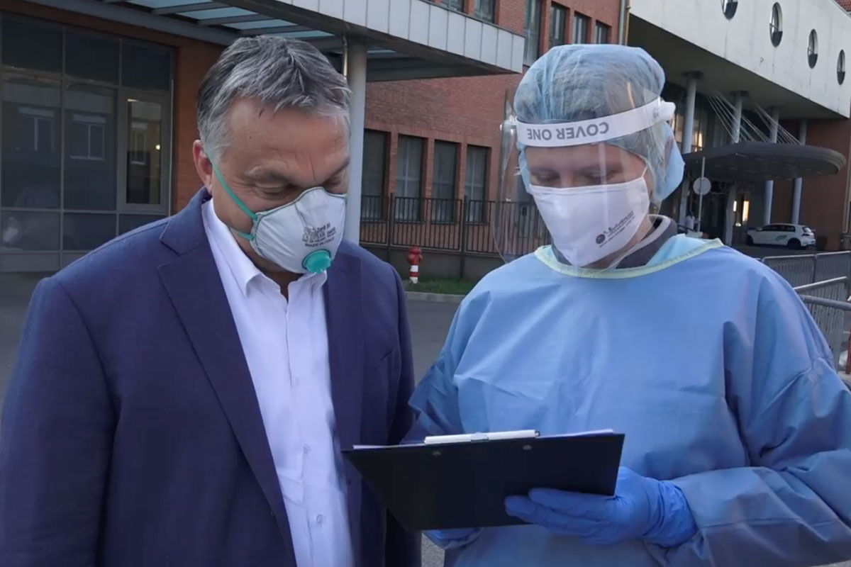 Orbán, a Superman ma a szekszárdi kórházban ellenőrzött