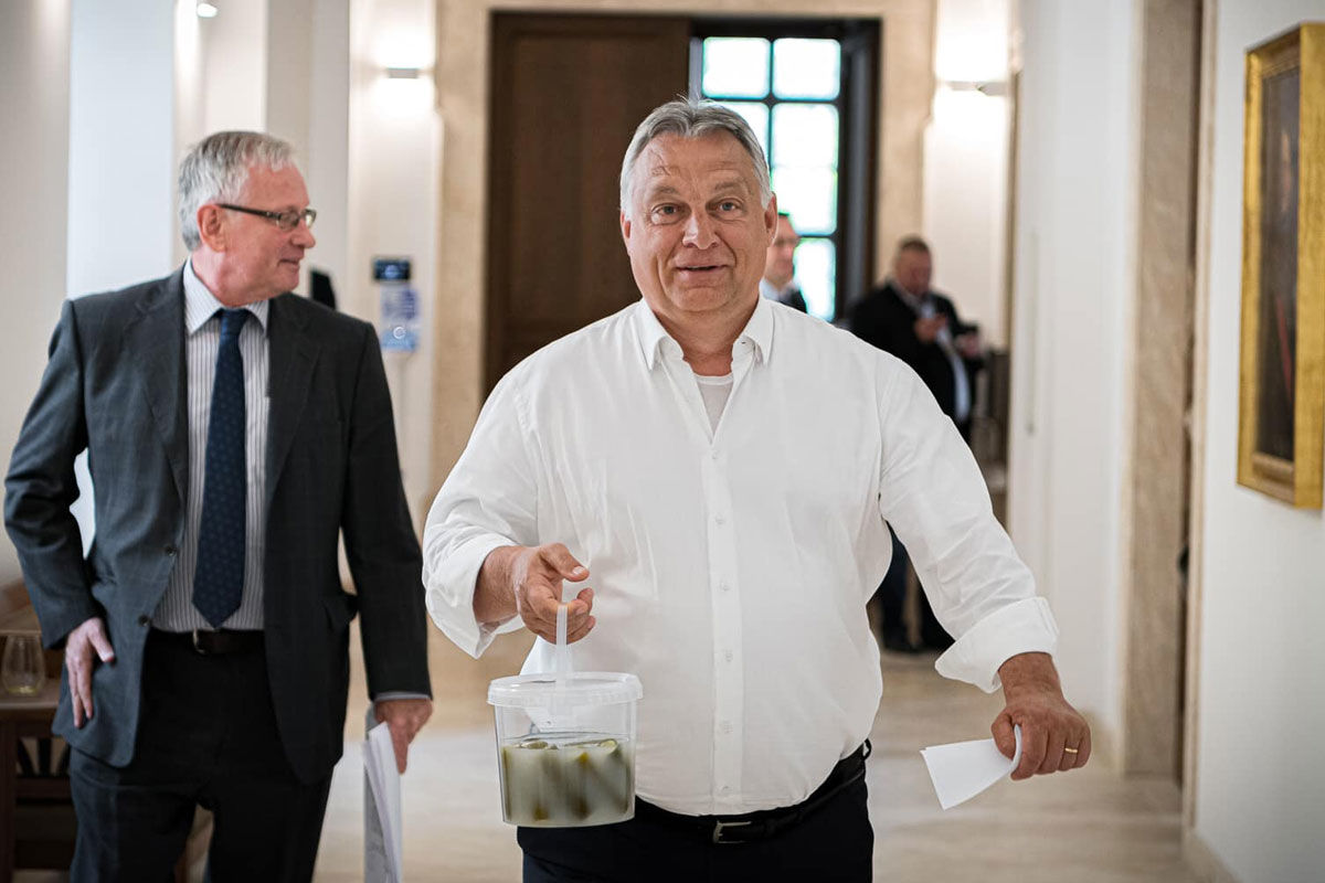 Zacher Gábor szerint Orbán Viktor rossz példát mutat azzal, hogy kövér